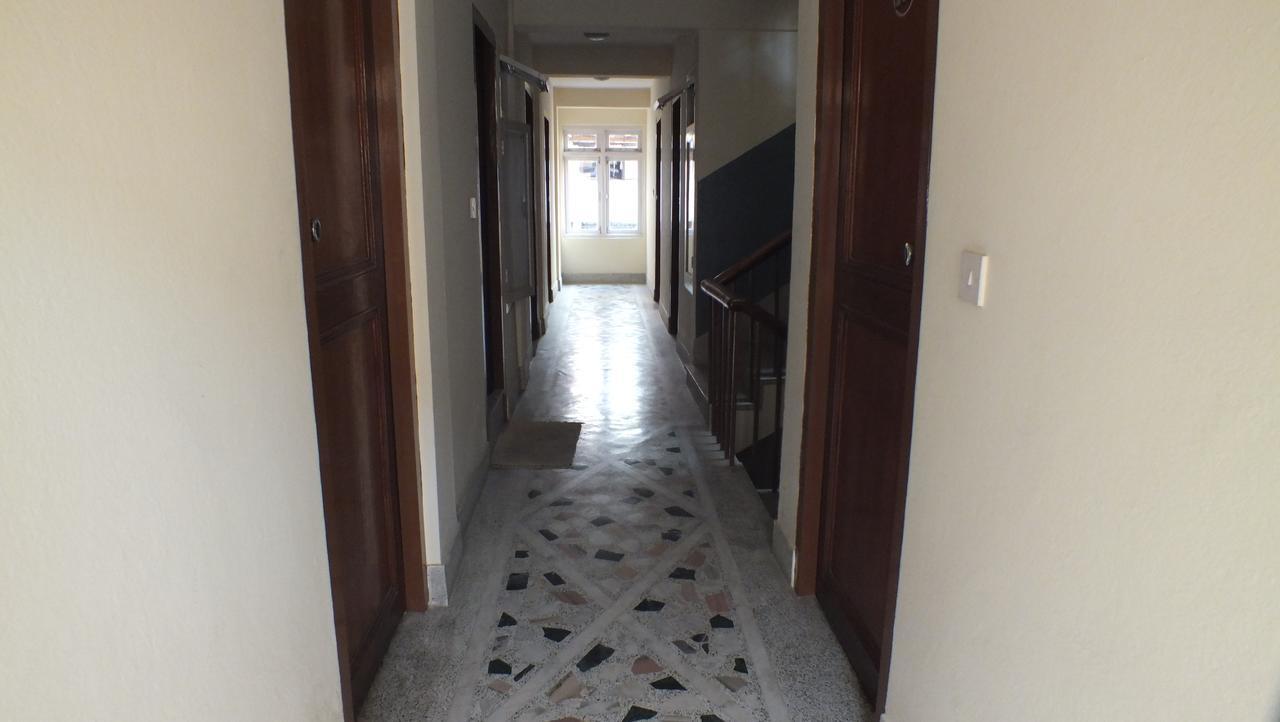 Hotel Dolphin Kathmandu Exteriör bild