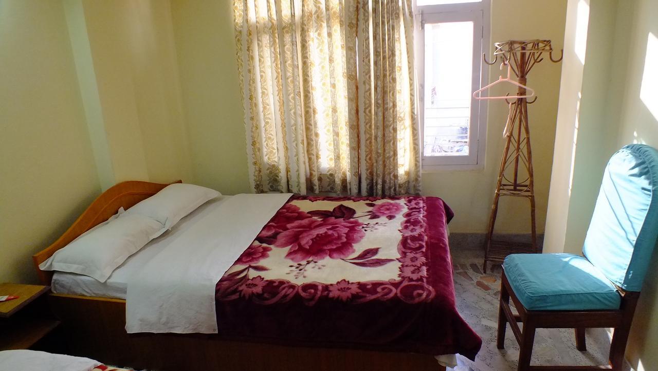 Hotel Dolphin Kathmandu Exteriör bild