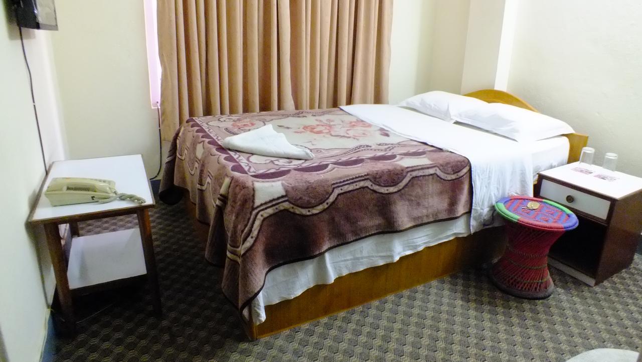 Hotel Dolphin Kathmandu Exteriör bild